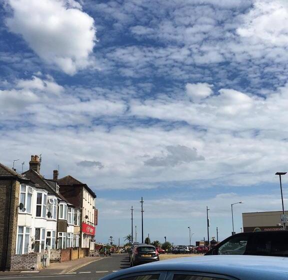 فندق Willows Guest House