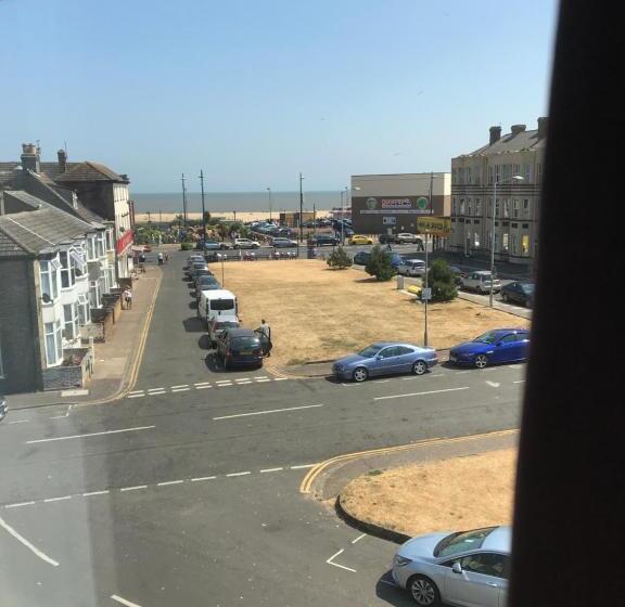 فندق Willows Guest House