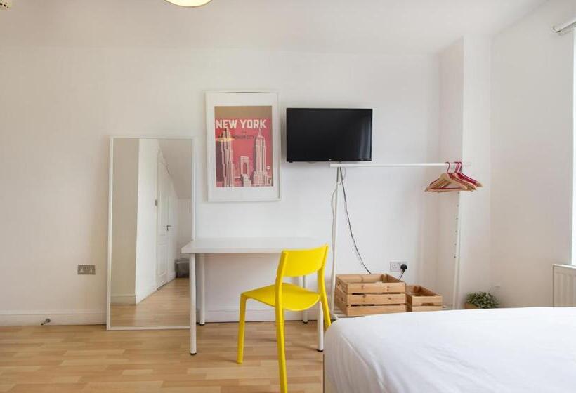 Пансион Tooting Broadway Studios & Rooms By Dc London Rooms