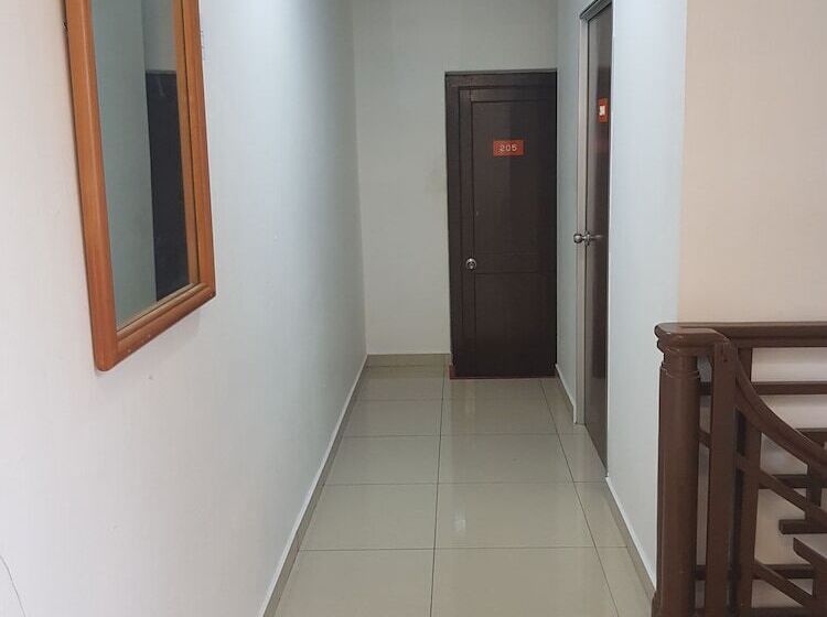 Meera Heritage Motel