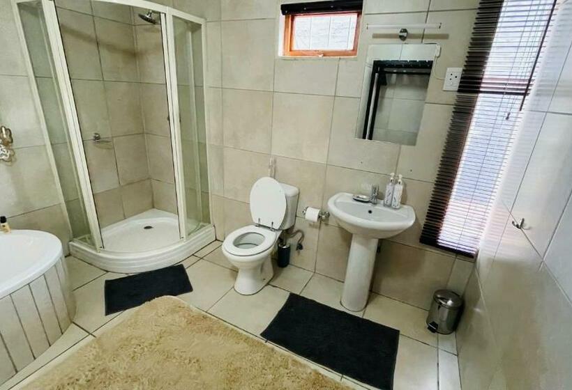 Отель Aspen Guest House No Loadshedding