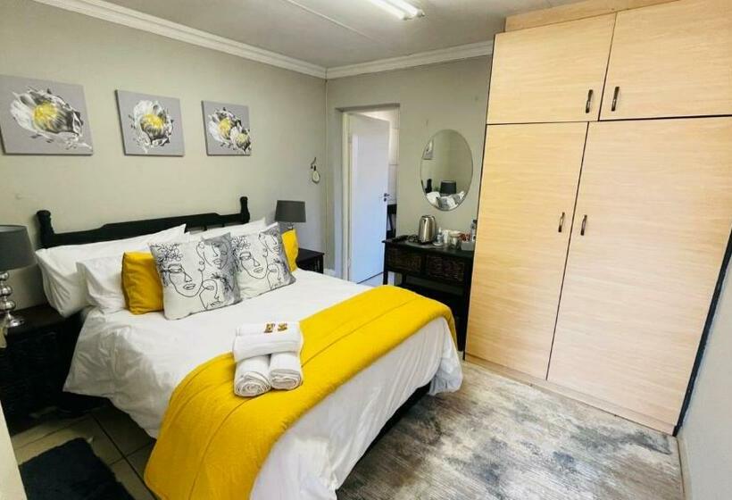 Отель Aspen Guest House No Loadshedding