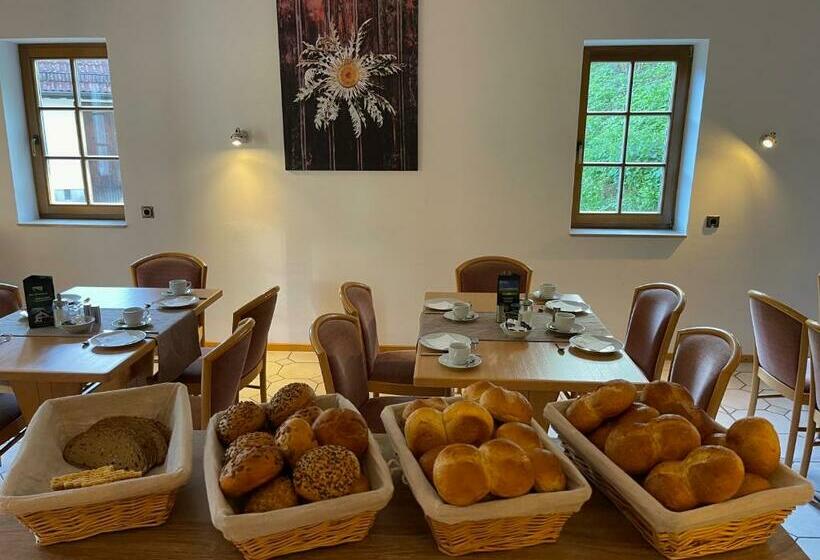 Landhotel Der Distelhof Mit Scheunencafé