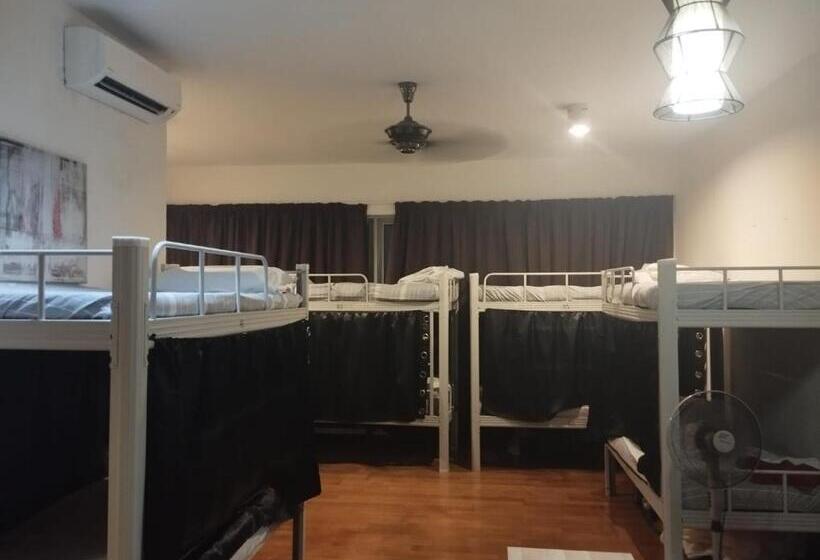 בית מלון כפרי Kl Skyline Hostel & Rooftop Infinity Sky Pool