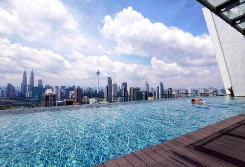 בית מלון כפרי Kl Skyline Hostel & Rooftop Infinity Sky Pool