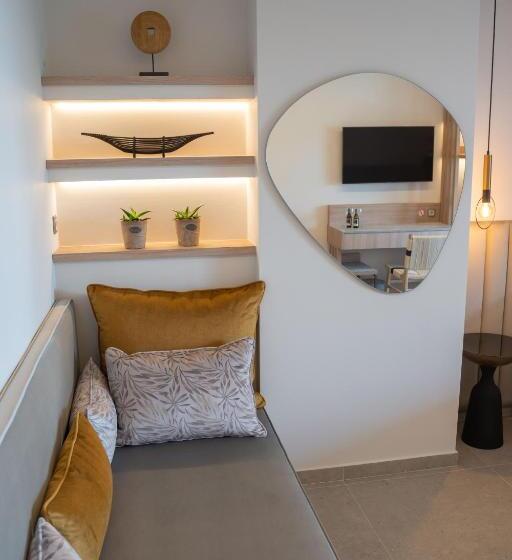 酒店 Paralimnio Suites