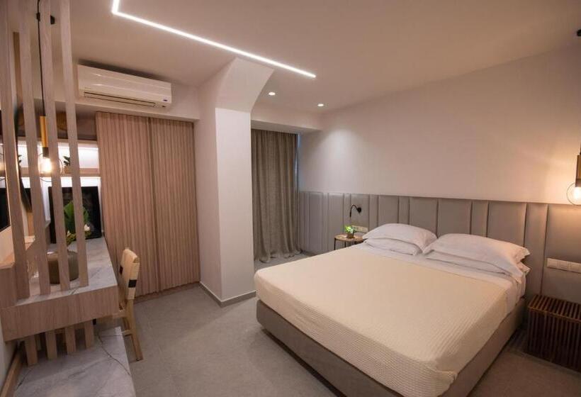 酒店 Paralimnio Suites