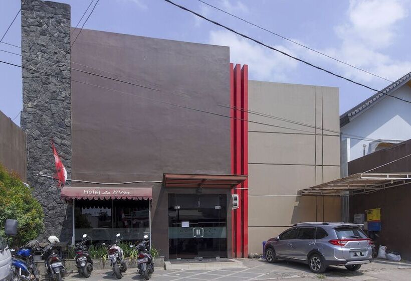 호텔 Reddoorz At La Mega Near Pasar Pagi Cirebon