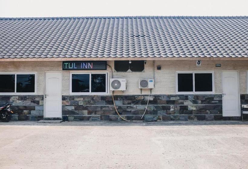 Отель Reddoorz Near Sirkuit Sentul