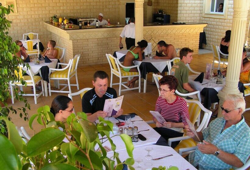 Отель Sun Holiday Beach Hôtel