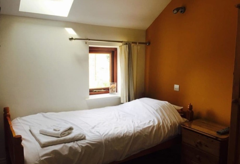 בית מלון כפרי The New Inn