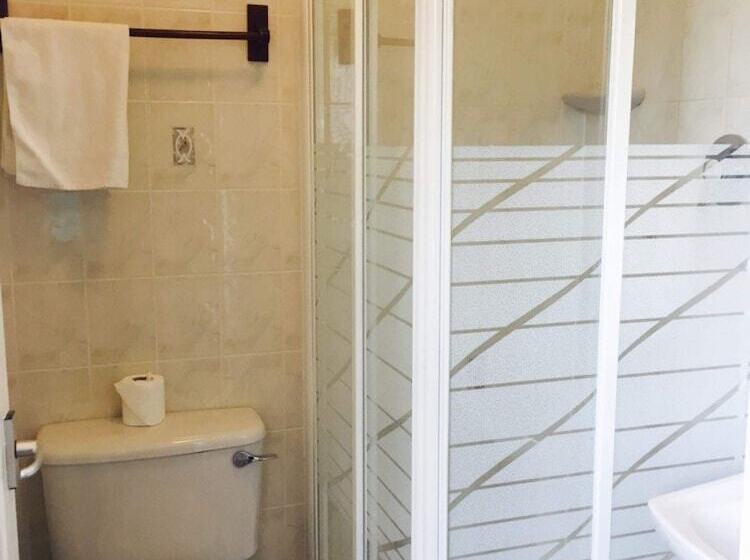 בית מלון כפרי The New Inn