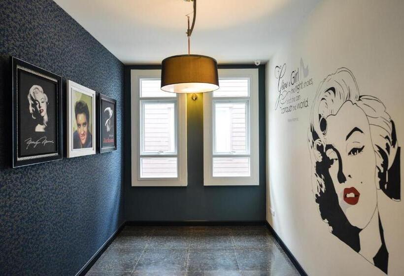 호텔 The River Scene