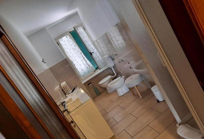 הוסטל Locanda Della Luna Rossa