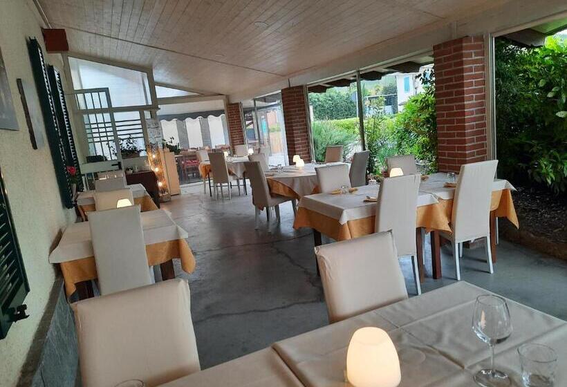 הוסטל Locanda Della Luna Rossa