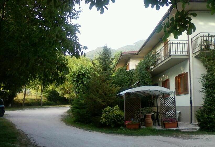 호텔 Albergo Ristoranteparco Alle Nocitra La Cascata Delle Marmore,labro E Valle Santa Di S Francesco