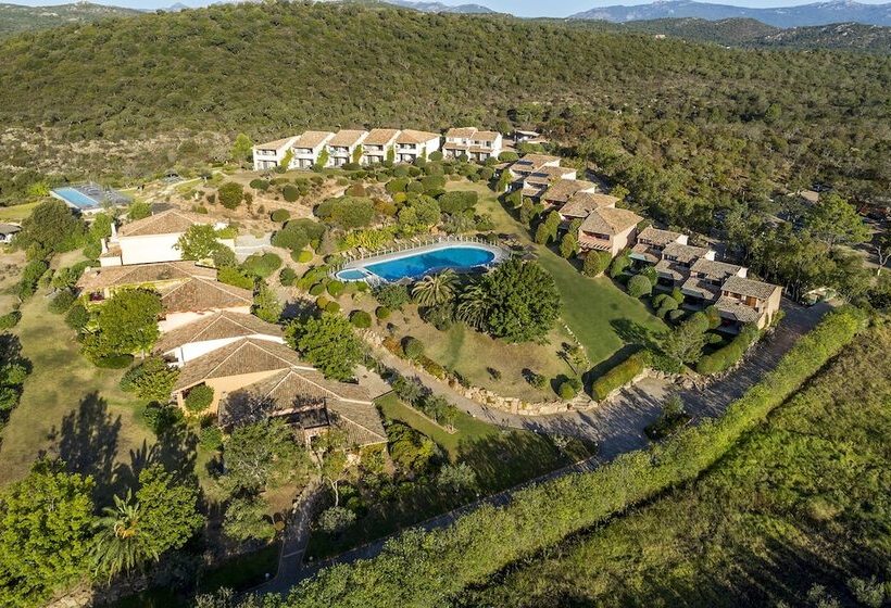 Отель Domaine Santa Giulia Palace