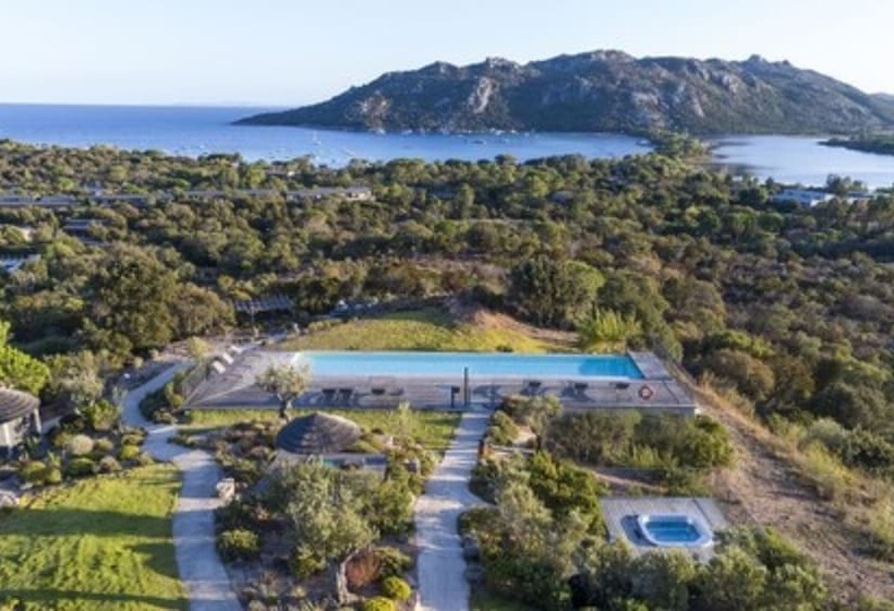 Отель Domaine Santa Giulia Palace