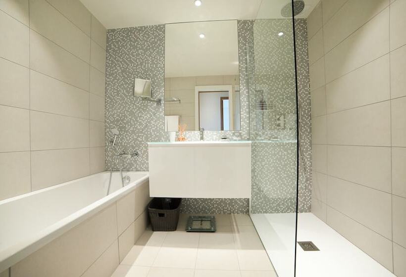 Отель Domaine Santa Giulia Palace