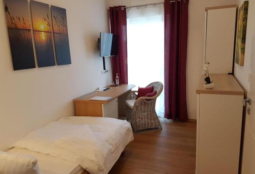 호텔 Gästehaus Staudenschloss