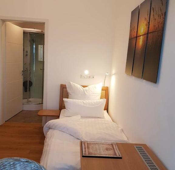 Отель Gästehaus Staudenschloss