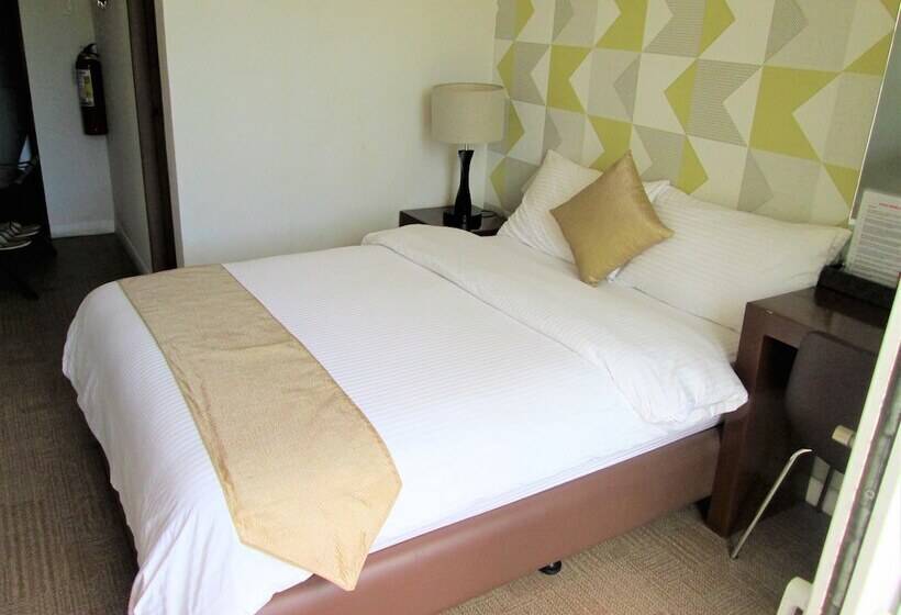 هتل Lohas Airport