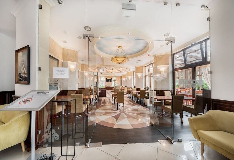 Отель Rezydent Resort