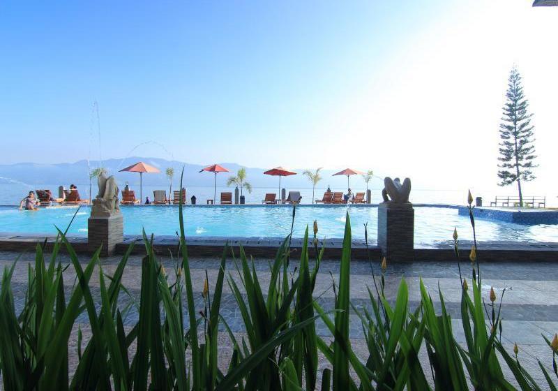 فندق Samosir Cottages