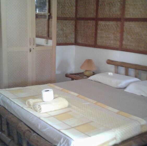 پانسیون Chelle S Guesthouse And Backpackers