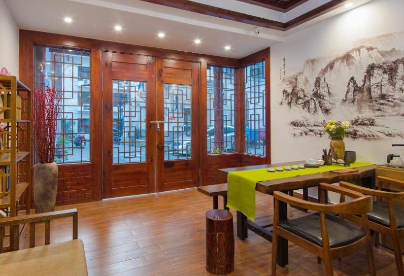 بنسيون Floral  · Spring Guesthouse Zhangjiajie