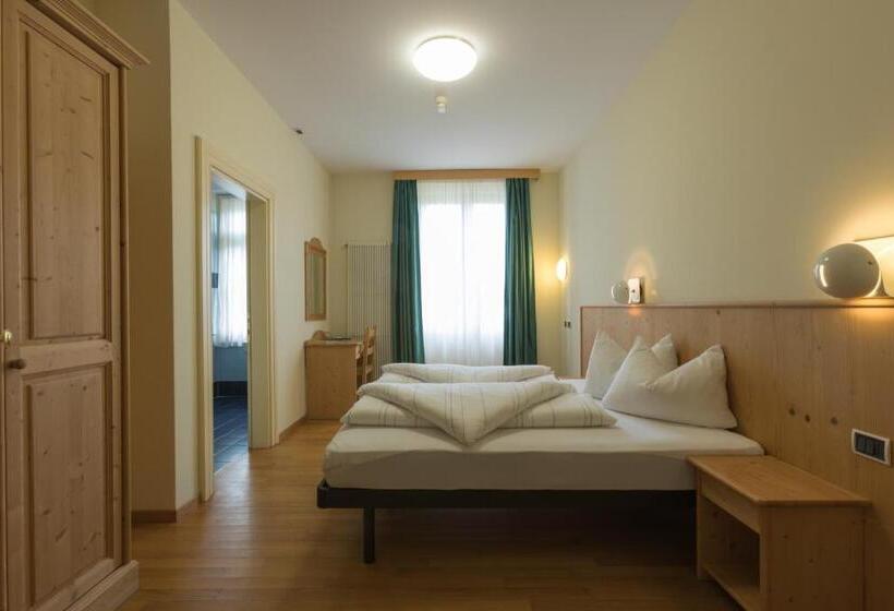 פנסיון Guesthouse   Cultural Center Gustav Mahler