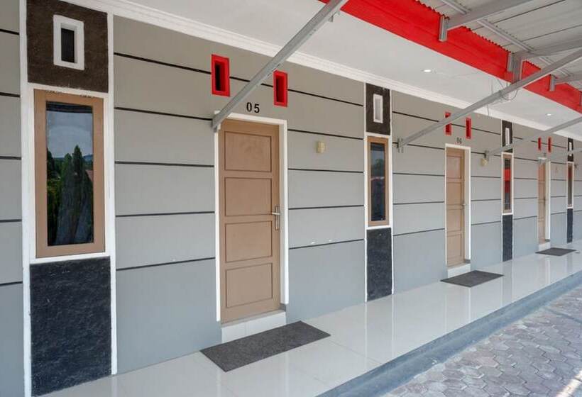 פנסיון Koolkost Near Rs Samaritan Palu