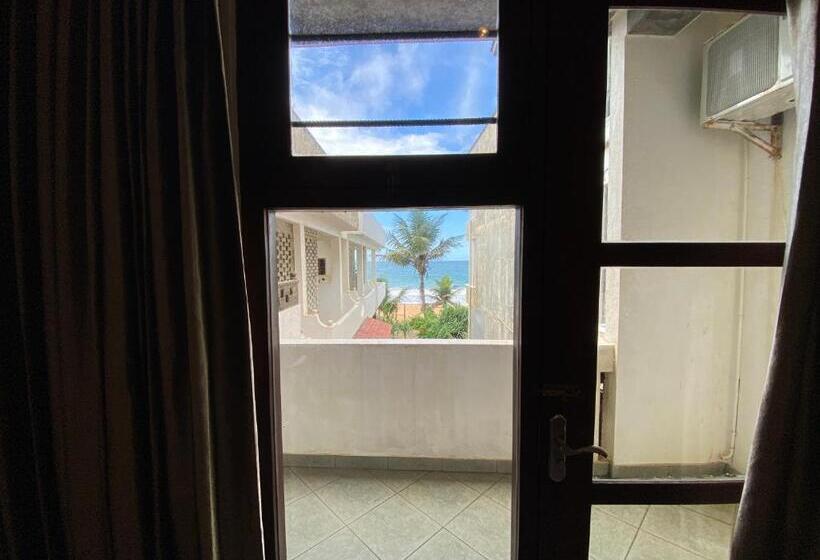 Пансион Mirage Beach House At Morava Court