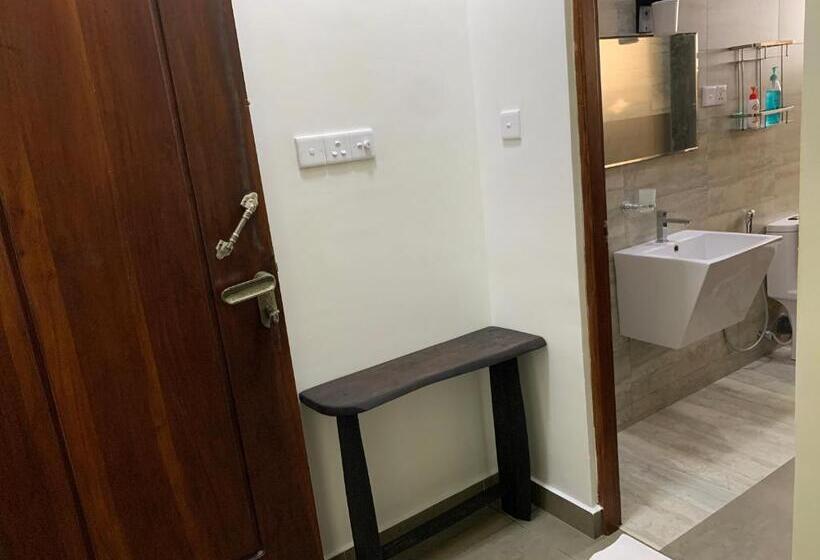 Пансион Mirage Beach House At Morava Court