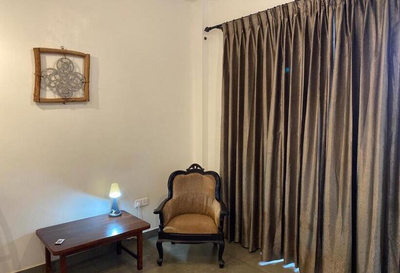 Пансион Mirage Beach House At Morava Court