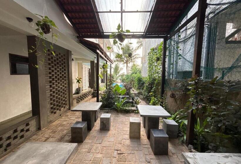 Пансион Mirage Beach House At Morava Court