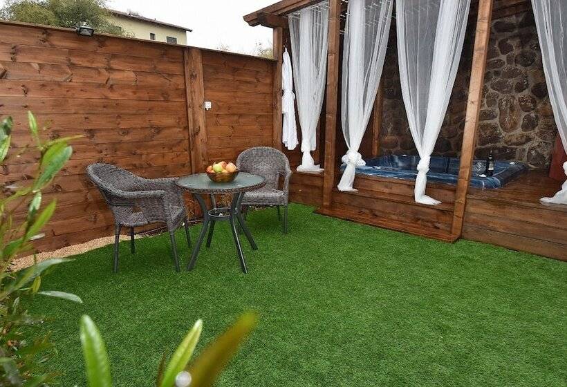 بنسيون Atzula Bagolan