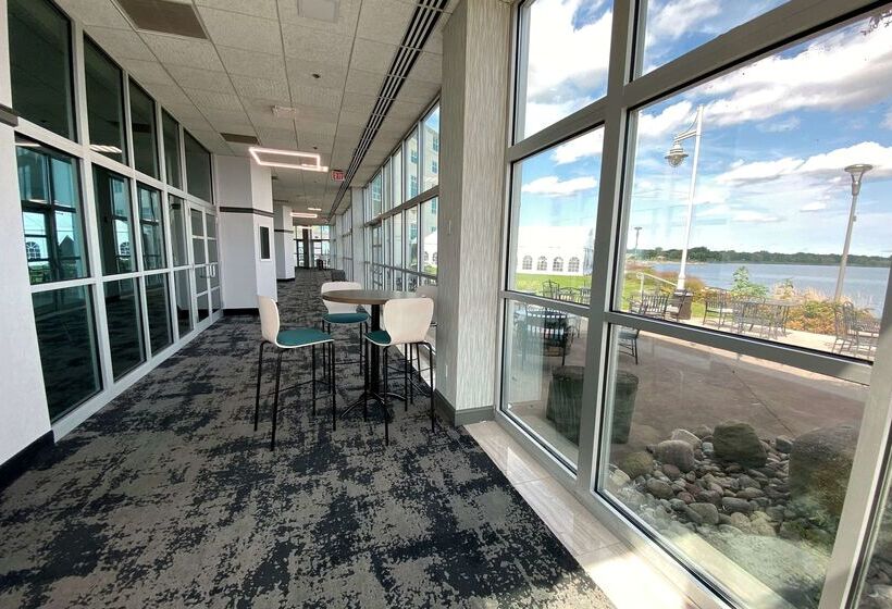 41 Lakefront Hotel, Trademark Collection By Wyndham