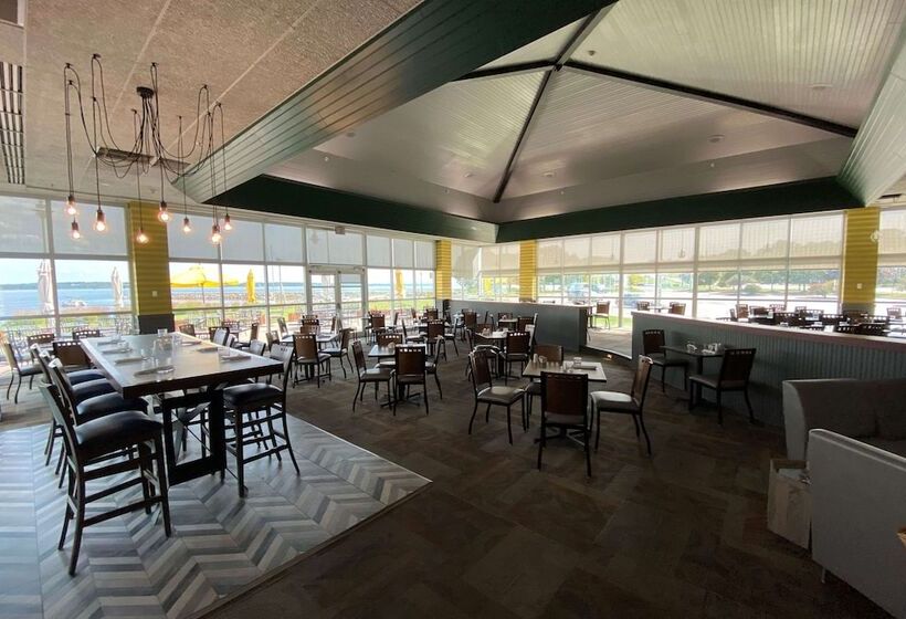 41 Lakefront Hotel, Trademark Collection By Wyndham