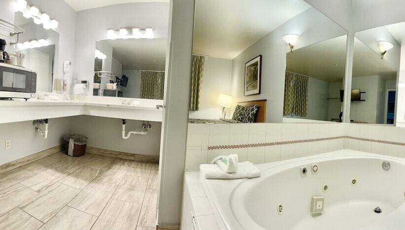 فندق Americas Inn And Suite