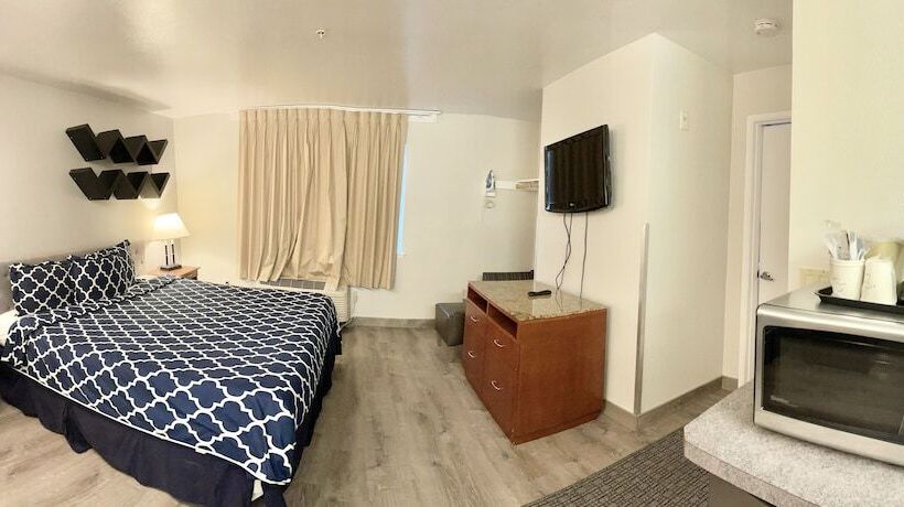 فندق Americas Inn And Suite