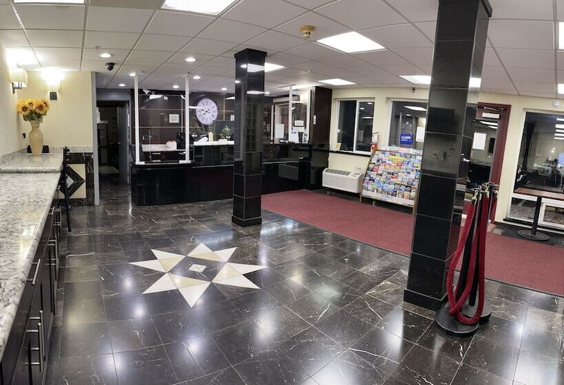 فندق Americas Inn And Suite