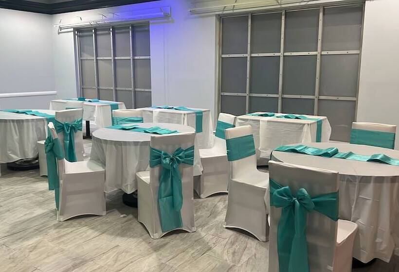 فندق Apm Inn And Suite