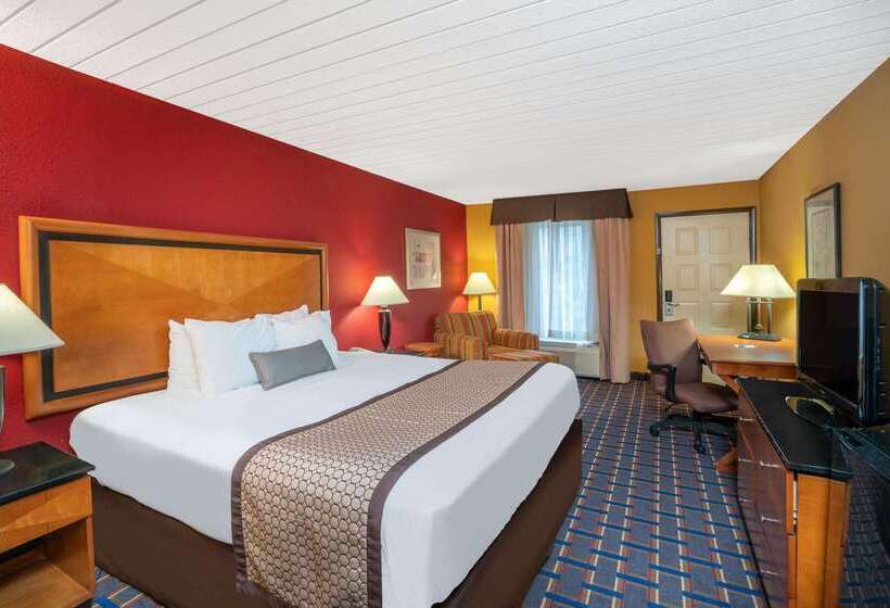 هتل Baymont By Wyndham Knoxville I75