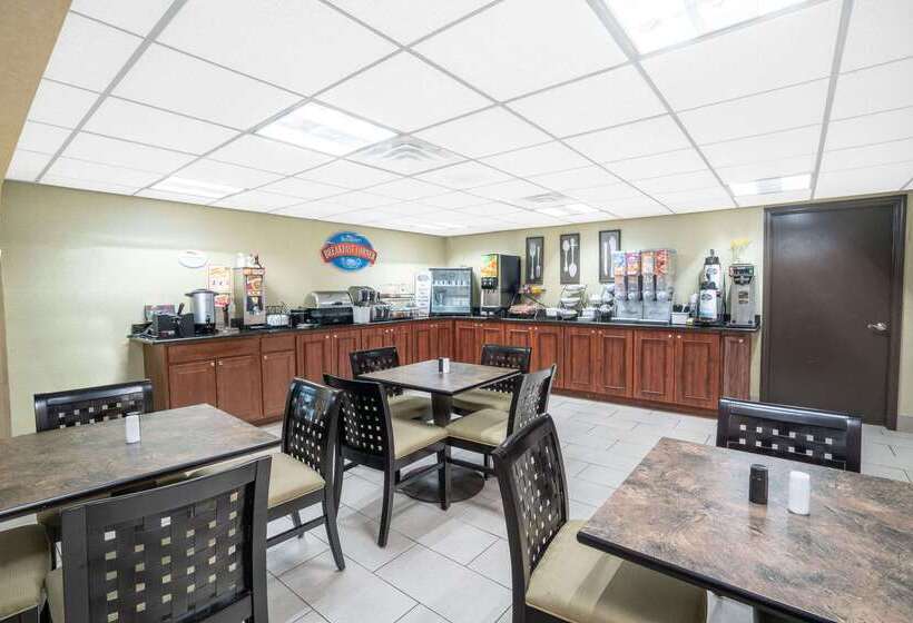 هتل Baymont By Wyndham Knoxville I75