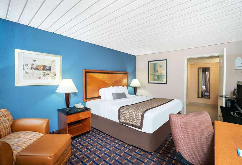 هتل Baymont By Wyndham Knoxville I75