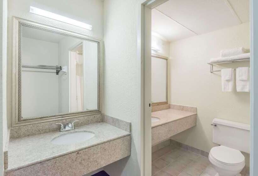 فندق Baymont By Wyndham Kokomo