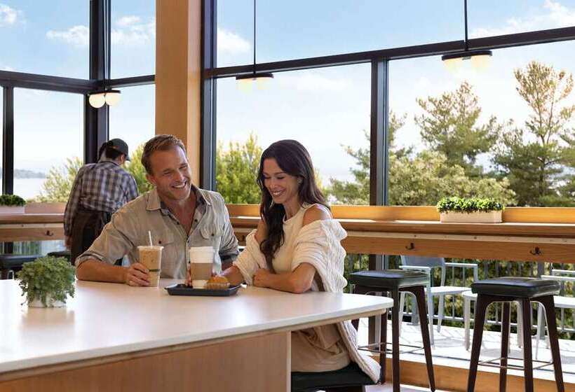 هتل Champlain Burlington, Curio Collection By Hilton