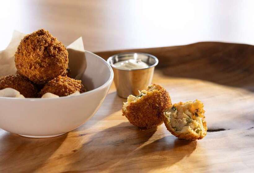 هتل Champlain Burlington, Curio Collection By Hilton