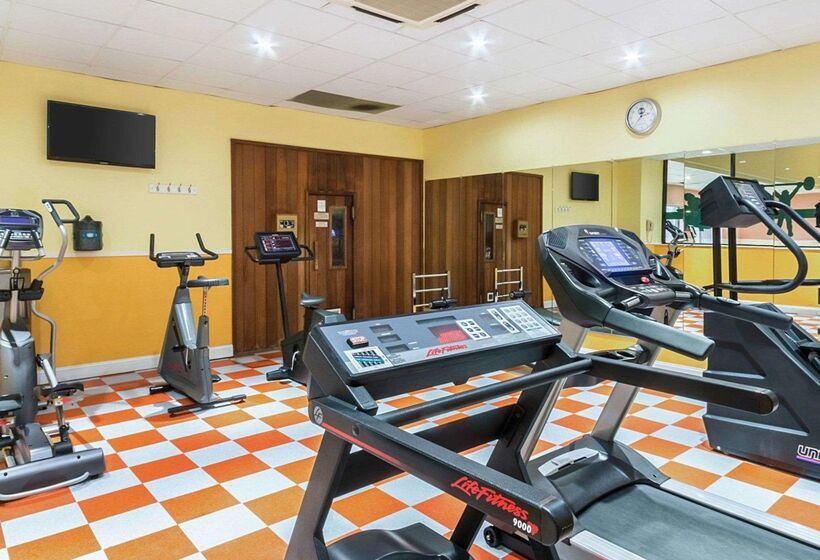 Clarion Hotel Somerset   New Brunswick